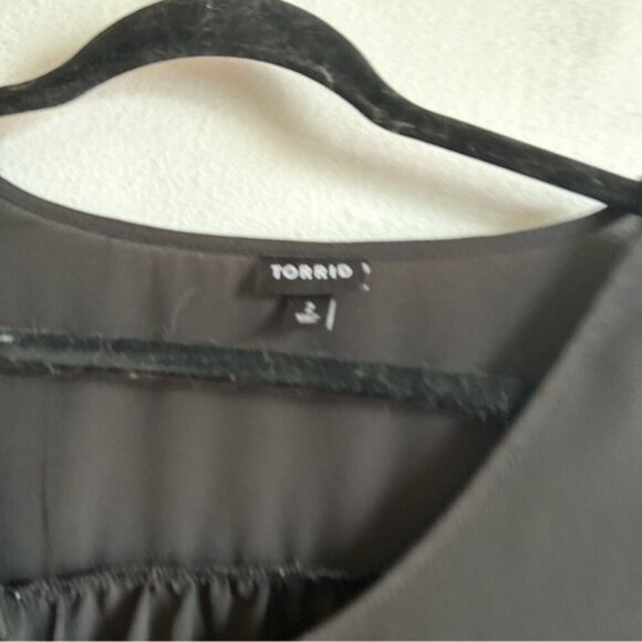 Torrid Sz 2X Black Button Front Classic Blouse - Picture 5 of 7